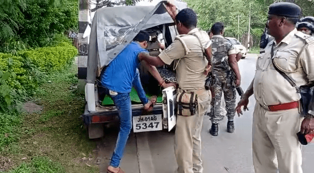 राजधानी रांची में पुलिस जवान ने कानून की जमकर उड़ाई धज्जियां