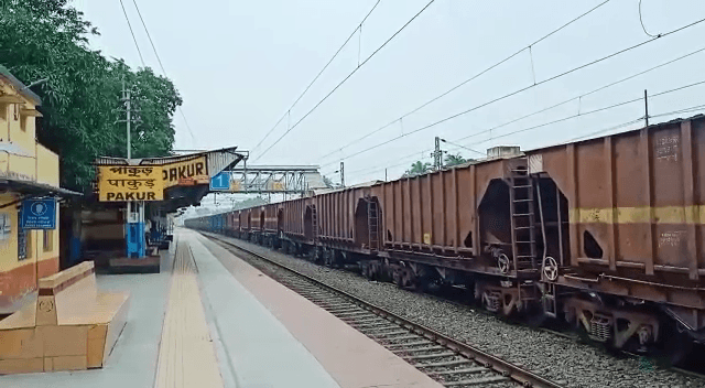 PAKUR में बिना माइनिंग चालान के जरिए हो रही थी पत्थर की अवैध ढुलाई
