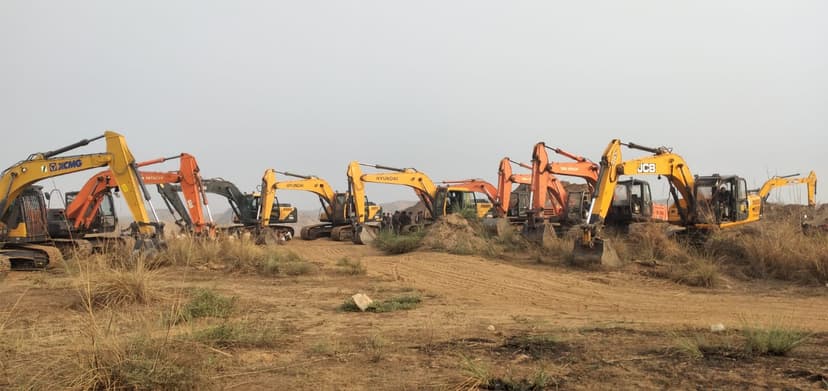 32 अपराधी अरेस्ट, खनन में लगीं मशीनें भी जब्त