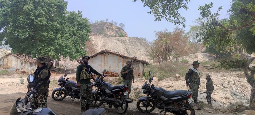 नवादा के अभ्रक खदान में अवैध उत्खनन.. एक्सप्लोसिव से विस्फोट के दौरान एक नाबलिग की मौत..कई दबे