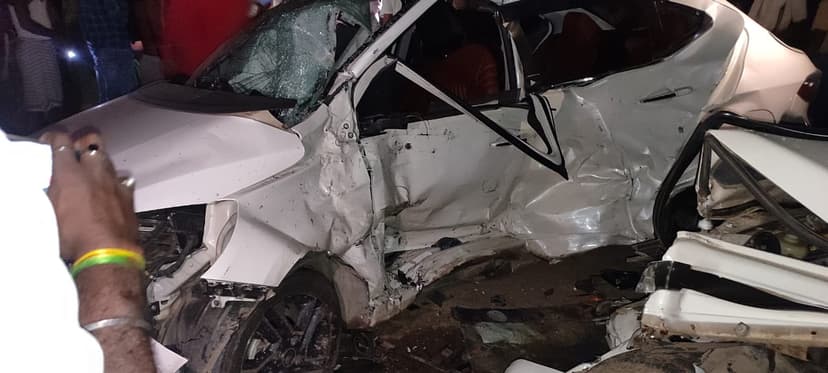 यार की शादी में बारात जा रहे तीन युवकों का शव पहुंचा घर...मची चीख पुकार