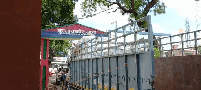 ट्रक में साइकिल पार्टस के नाम पर हो रही थी शराब की ढुलाई..उत्पाद विभाग ने 280 कार्टन विदेशी शराब पकड़ा ..