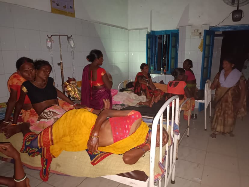 नवादा के रजौली पीएचसी में मोबाइल की रौशनी में मरीजों ने काटी रात..