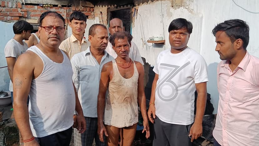 रसोई के साथ ही घर में रखा फ्रिज,कूलर एवं पलंग समेत करीब 10 लाख की संपत्ति जलकर राख..