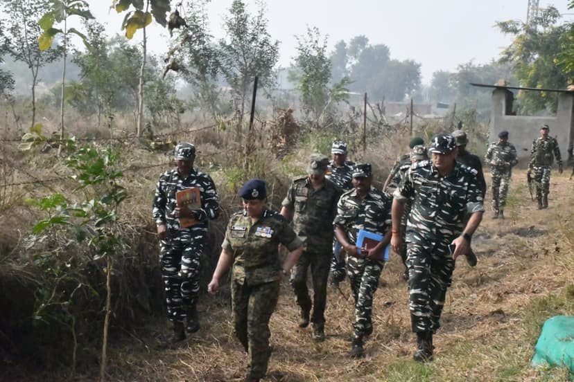 नक्सलियों के मांद में घुस CRPF की महिला IG ने की MEETING..
