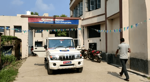 POLICE ने SSB के SUB-INSPECTOR समेत कई अपहर्ताओं को किया गिरफ्तार