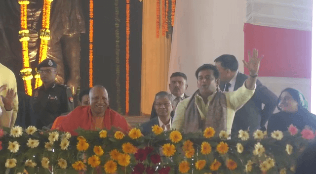 यूपी के CM योगी ने गोरखपुर में बनाया इतिहास..काकोरी की चर्चा करते हुए शहीदों को किया याद...