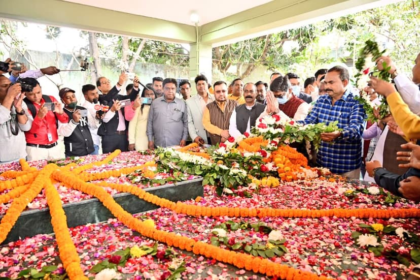 स्व. निर्मल महतों को श्रद्धांजलि देने के बाद CM हेमंत सोरेन ने किए बड़े दावे..BJP पर साधा निशाना..