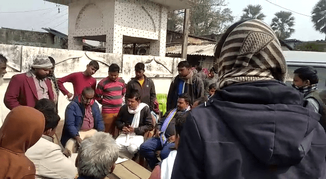 वैलेंटाइन के ठीक पहले KISS डे पर प्रेमिका ने कर ली खुदकुशी ..तो भीड़ से पिटाई खाकर प्रेमी पहुंच गया हवालात