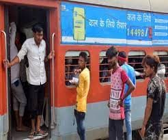 रेलवे की NTPC परीक्षा परिणाम में धांधली का आरोप लगा हजारों छात्रों ने कई घंटे तक स्टेशन पर काटा बवाल
