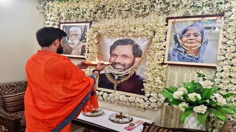 चिराग पासवान के घर मातारानी की पूजा, मां के साथ किया हवन, देखिए फोटो