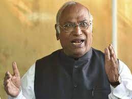 कांग्रेस के फिर तेवर गरम, कहा-हमें डरा नहीं पाएंगे...बीजेपी का जबाव- अगर गांधी परिवार बेदाग तो अब बेहाल क्यों...