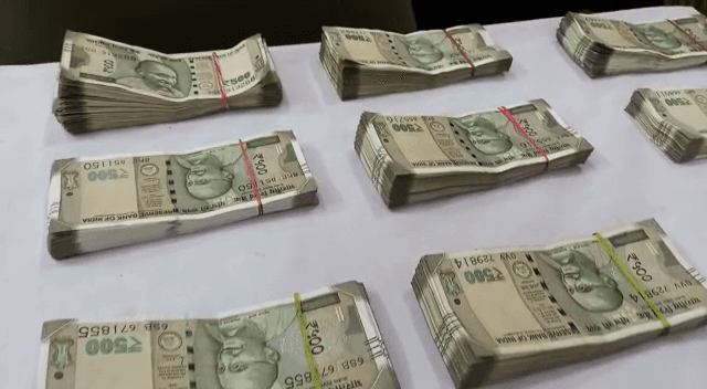 मुंगेर पुलिस ने 5 लाख लूटकांड का किया खुलासा..हथियार के साथ दोस्त गिरफ्तार