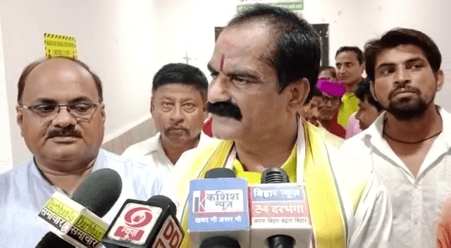 कोरोना काल में बेहतर काम करने वाले कर्मियों को सांसद गोपालजी ठाकुर और MLC सुनील चौधरी ने किया सम्मानित