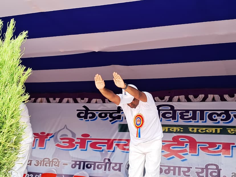 छात्र छात्रा एवं युवाओं के साथ कई अधिकारी और मंत्रीजी ने किया योगाभ्यास