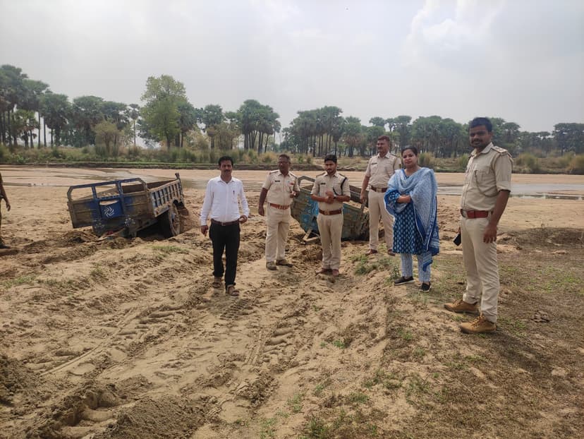 मौके पर अधिकारियों को देख माफिया हुए उड़न छू, अभियान तेज