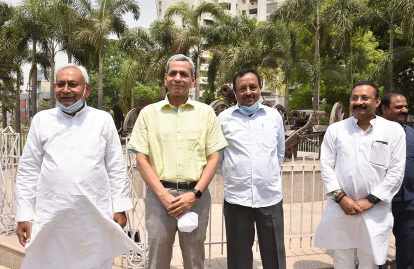 CM नीतीश कुमार ने कई विकास कार्यो का निरीक्षण के साथ ही पुरातात्विक अवशेषों के उत्खनन के कार्य का शुभारंभ किया..