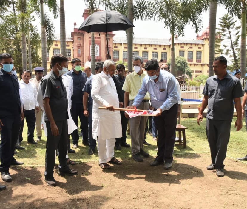 CM नीतीश कुमार ने कई विकास कार्यो का निरीक्षण के साथ ही पुरातात्विक अवशेषों के उत्खनन के कार्य का शुभारंभ किया..