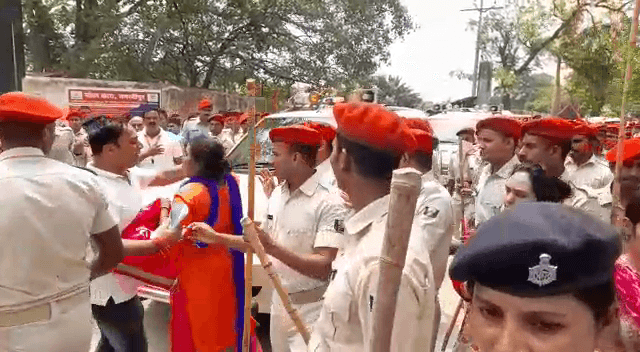 बहाली में गड़बड़ी का आरोप लगा HOMEGUARD अभ्यर्थियों ने SP-DM के समक्ष किया जोरदार हंगामा
