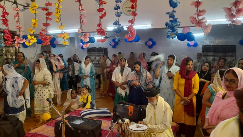 पंजाब से आए कथा वाचक हरदीप सिंह ने गुरूवाणी का किया गायन ..