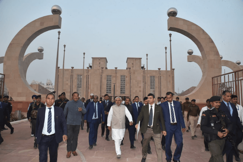 सामुदायिक भवन, मालसलामी एवं प्रकाश पुंज भवन का निरीक्षण करने पहुंचे मुख्यमंत्री