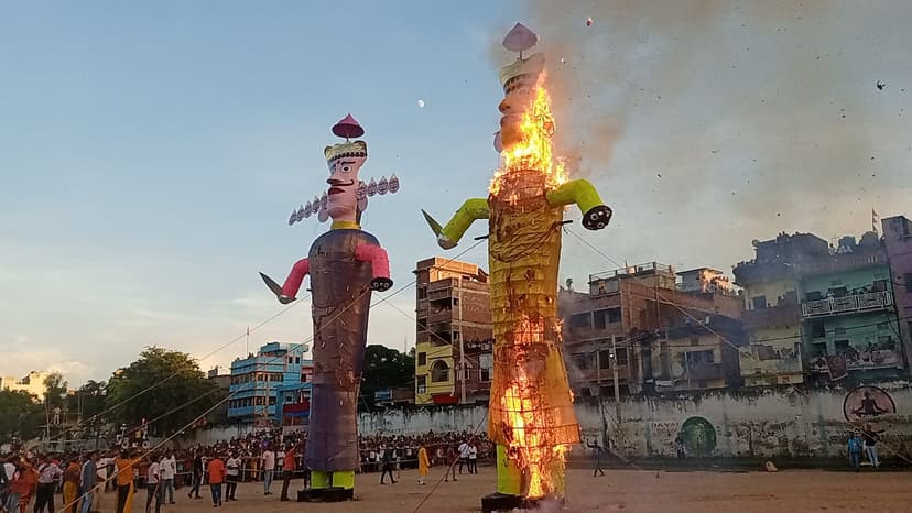 राम के तीर से जला रावण, बिहार के जिलों से देखिए 'वध' की तस्वीरें