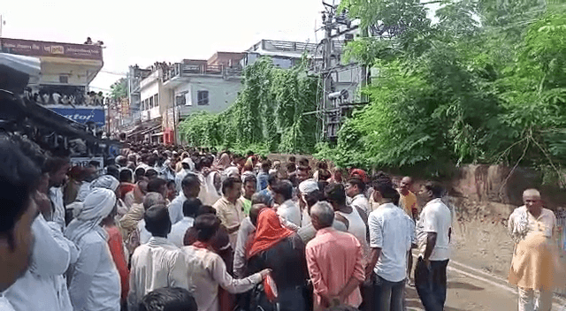 रोहतास में RJD नेता सह पैक्स अध्यक्ष की गोली मार हत्या..आक्रोशित समर्थकों ने पुलिस के साथ की धक्का-मुक्की ..