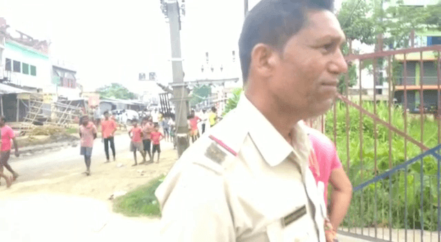 खगड़िया में दो गुटों के मारपीट का बीच-बचाव करने आए दारोगाजी खुद फंस गए..