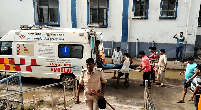 खगड़िया में बाइक से जा रहे तीन सवार को अज्ञात वाहन ने रौंद दिया..