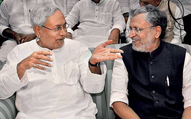 कहा- अगर खुद आश्रम में नहीं जाएँगे तो जनता 2025 में आश्रम में भेज देगी