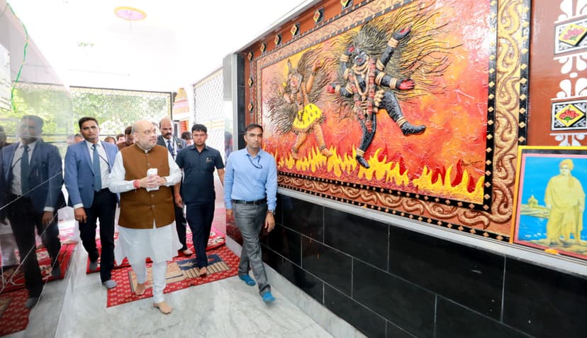 बूढ़ी काली मंदिर में की पूजा अर्चना, लगाया जयकारा
