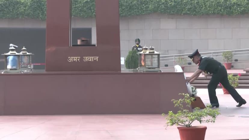शहीदों को किया नमन, आज संभालेंगे पदभार