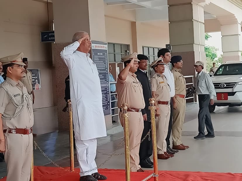ऐतिहासिक विष्णुपद मंदिर में की पूजा-अर्चना, पूर्वजों के लिए किया पिंडदान