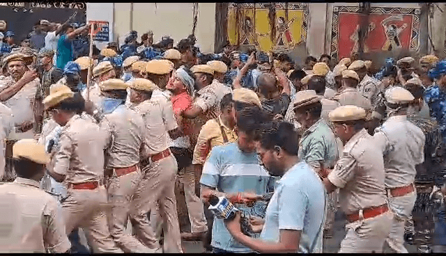 BJP नेताओं के साथ ही मीडियाकर्मियों को भी पुलिसवालों ने पीट दिया..