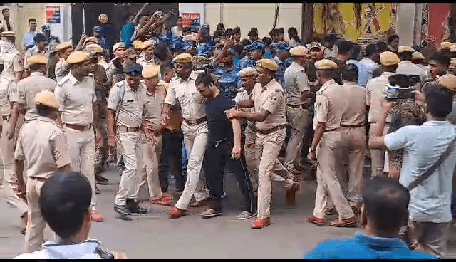 BJP नेताओं के साथ ही मीडियाकर्मियों को भी पुलिसवालों ने पीट दिया..