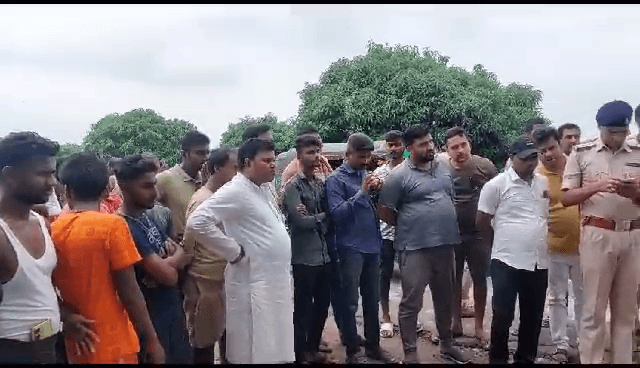 MOTIHARI में रजिस्ट्री ऑफिस के कर्मचारी को दिनदहाड़े गोलियों से भूना..