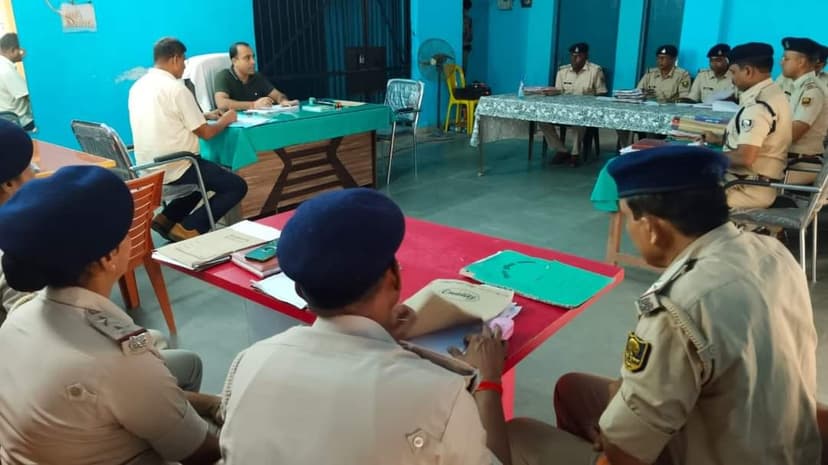 अचानक पहुंचे थाने फिर किया निरीक्षण, विशेष चौकसी का दिया निर्देश