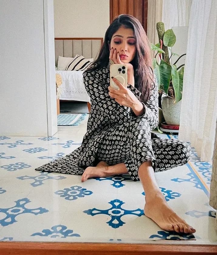इंटरनेट पर बिखेरा हुस्न का जलवा, फैंस हुए मदहोश