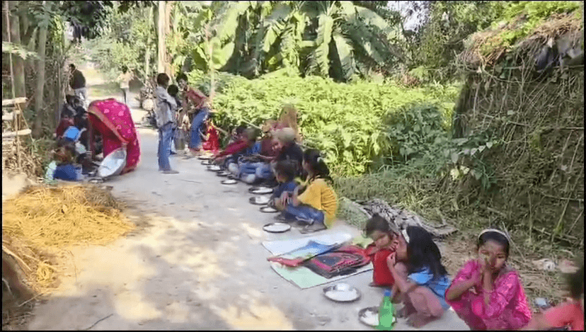 पॉलीथीन के नीचे सड़क पर स्कूल,बच्चों ने ACS केके पाठक से लगाई गुहार...