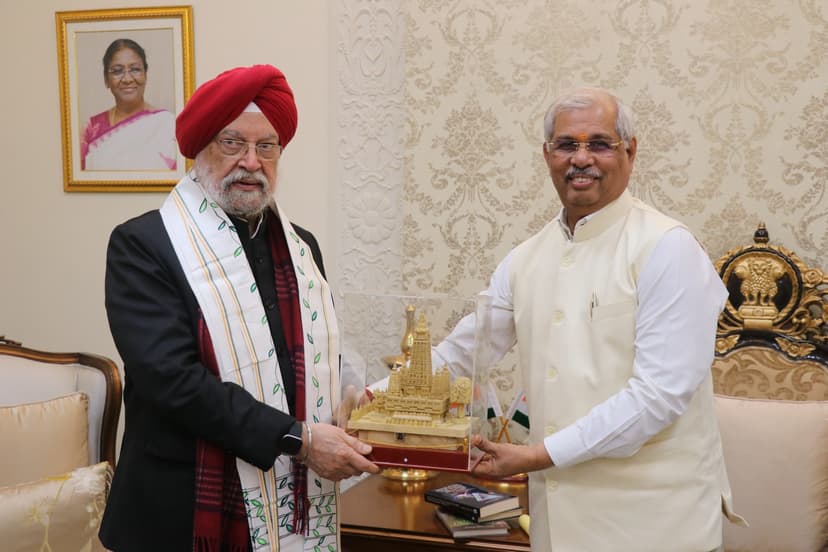 केन्द्रीय मंत्री हरदीप सिंह पुरी ने राज्यपाल राजेन्द्र विश्वनाथ आर्लेकर से की मुलाकात..देखिए अंदर की तस्वीर