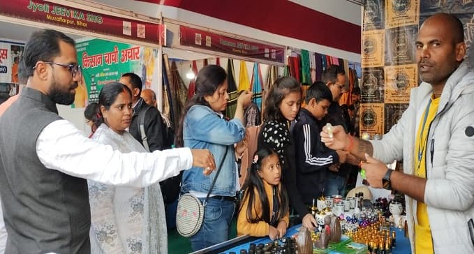 शिवम सागर ने लूटी महफिल, नुक्कड़-नाटक के जरिए दिया जा रहा विशेष संदेश