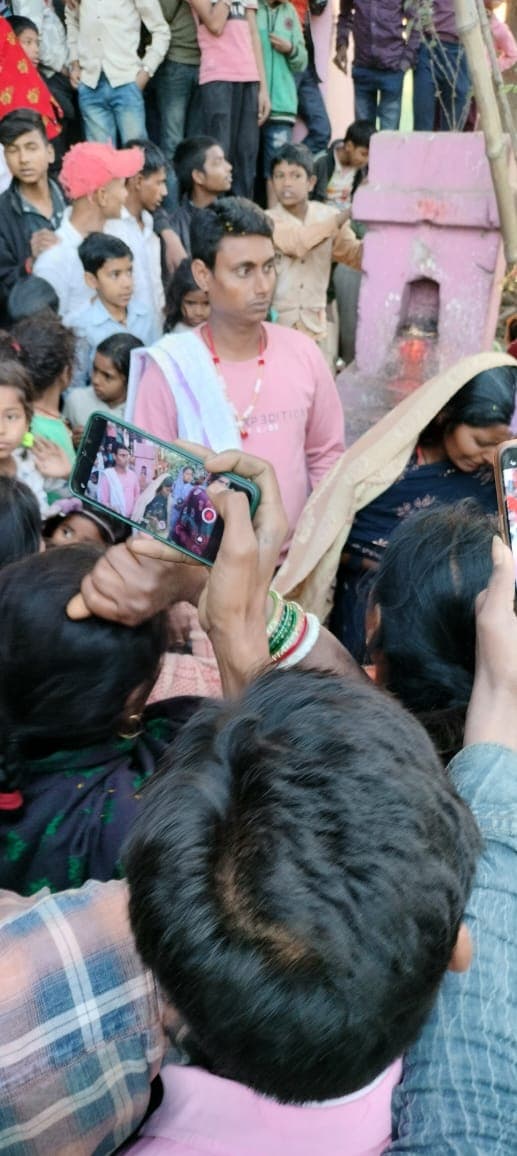 नालंदा में वेलेंटाइन डे के दिन आपत्तिजनक हालत में पकड़े गए प्रेमी-प्रेमिका, गांव वालों ने ऑन-स्पॉट कराई शादी, वीडियो हो रहा वायरल