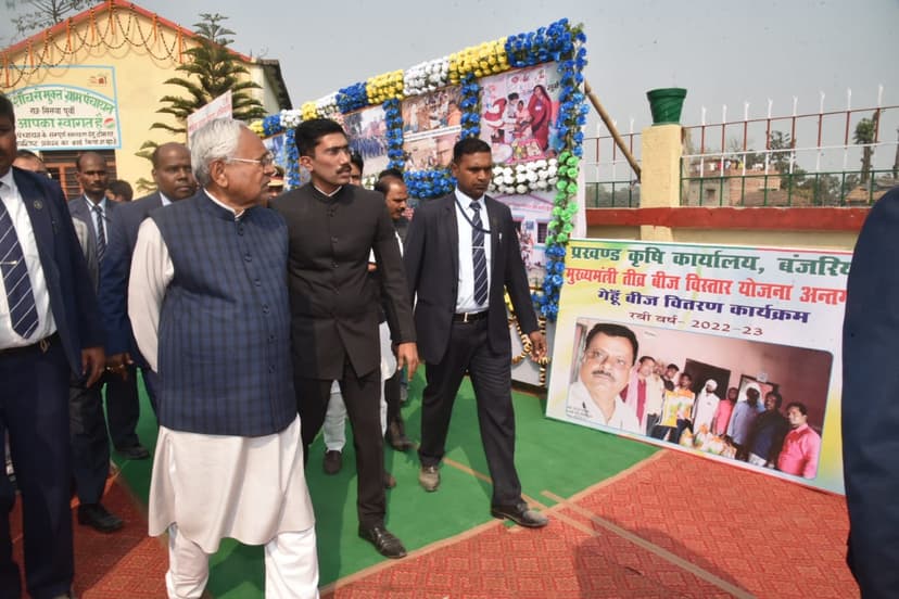 नीतीश कुमार ने विकास योजनाओं का लिया जायजा,जीविका दीदियों से किया संवाद