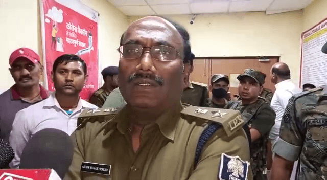 BOMB डिफ्यूज करने के दौरान हुआ विस्फोट...चपेट में आये कई पुलिसकर्मी