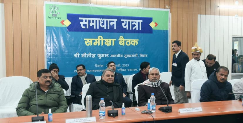 CM नीतीश ने कटाव स्थल का निरीक्षण के साथ अधिकारियों एवं जीविका दीदियों के साथ की बैठक