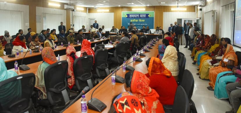 CM नीतीश ने कटाव स्थल का निरीक्षण के साथ अधिकारियों एवं जीविका दीदियों के साथ की बैठक