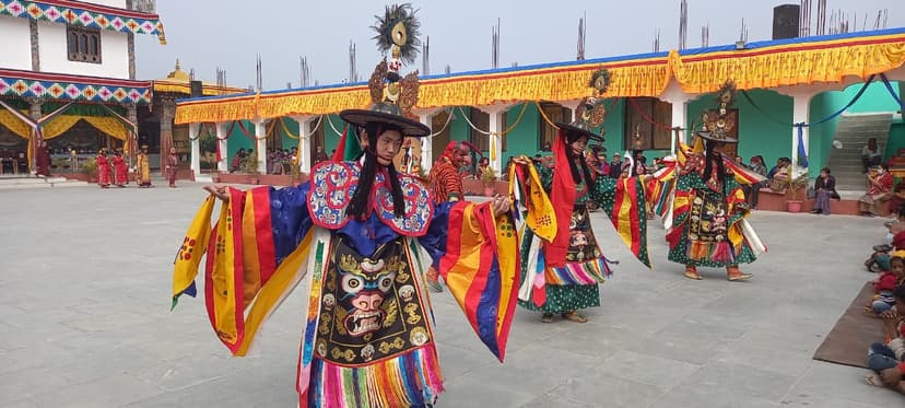 बौद्ध लामाओ ने किया मास्क डांस, भूटान से आए कलाकारों ने दी प्रस्तुति