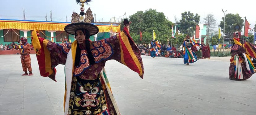 बौद्ध लामाओ ने किया मास्क डांस, भूटान से आए कलाकारों ने दी प्रस्तुति