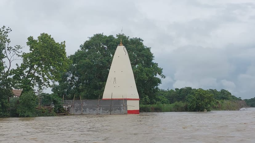 2 उफनती नदियां करती हैं महादेव का जलाभिषेक, दर्शन मात्र से मनोकामना पूर्ण