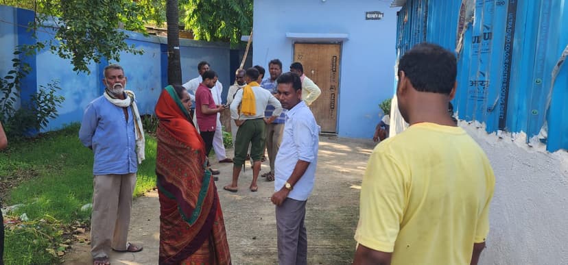 बड़े भाई ने छोटे को चाकू गोद कर मार डाला..मां को भी नहीं बख्शा
